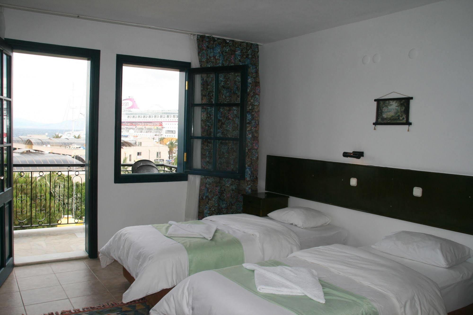 Mr. Happy'S - Liman Hotel Kuşadası Exterior photo